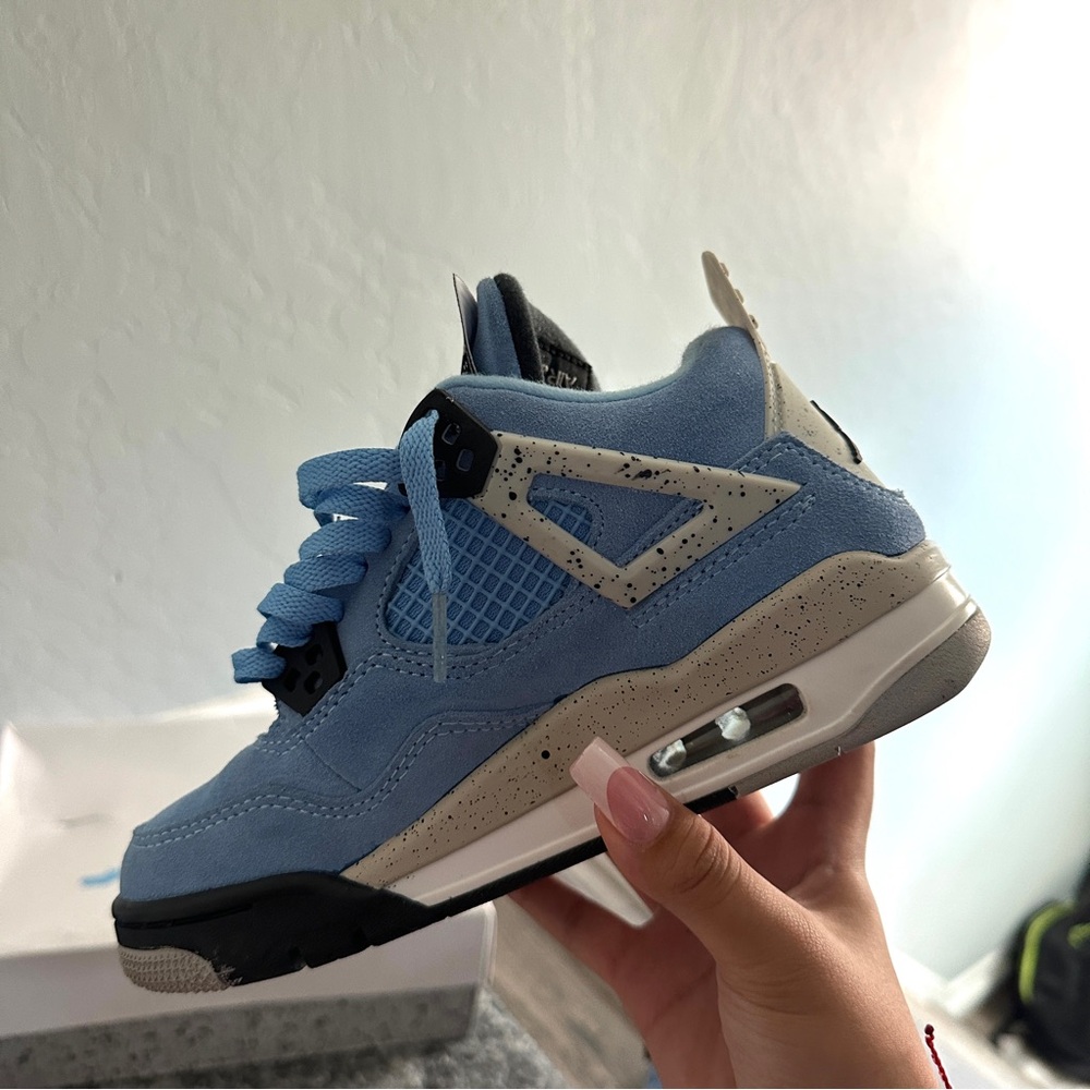 Jordan 4 Retro ‘University Blue’